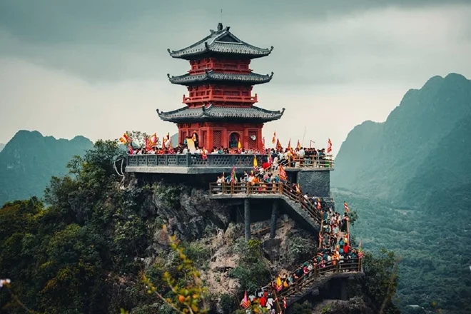 Ch&ugrave;a Ngọc Tam Ch&uacute;c