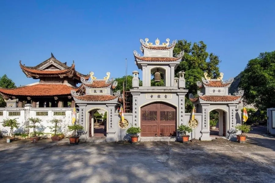 Ch&ugrave;a Nhất Trụ