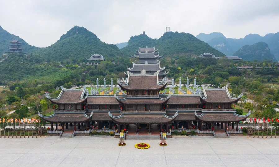 Ch&ugrave;a Tam Ch&uacute;c Ninh B&igrave;nh