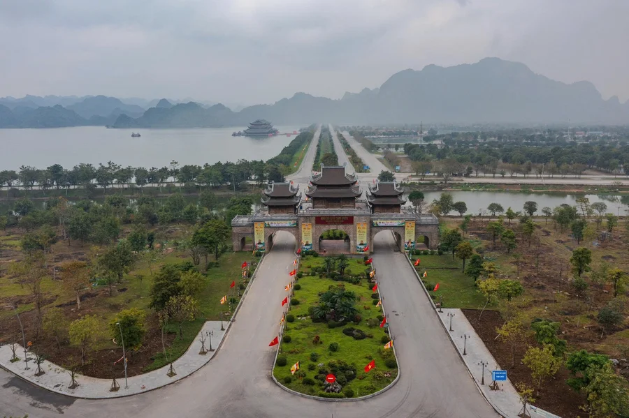 Cổng Tam Quan ch&ugrave;a Tam Ch&uacute;c Ninh B&igrave;nh