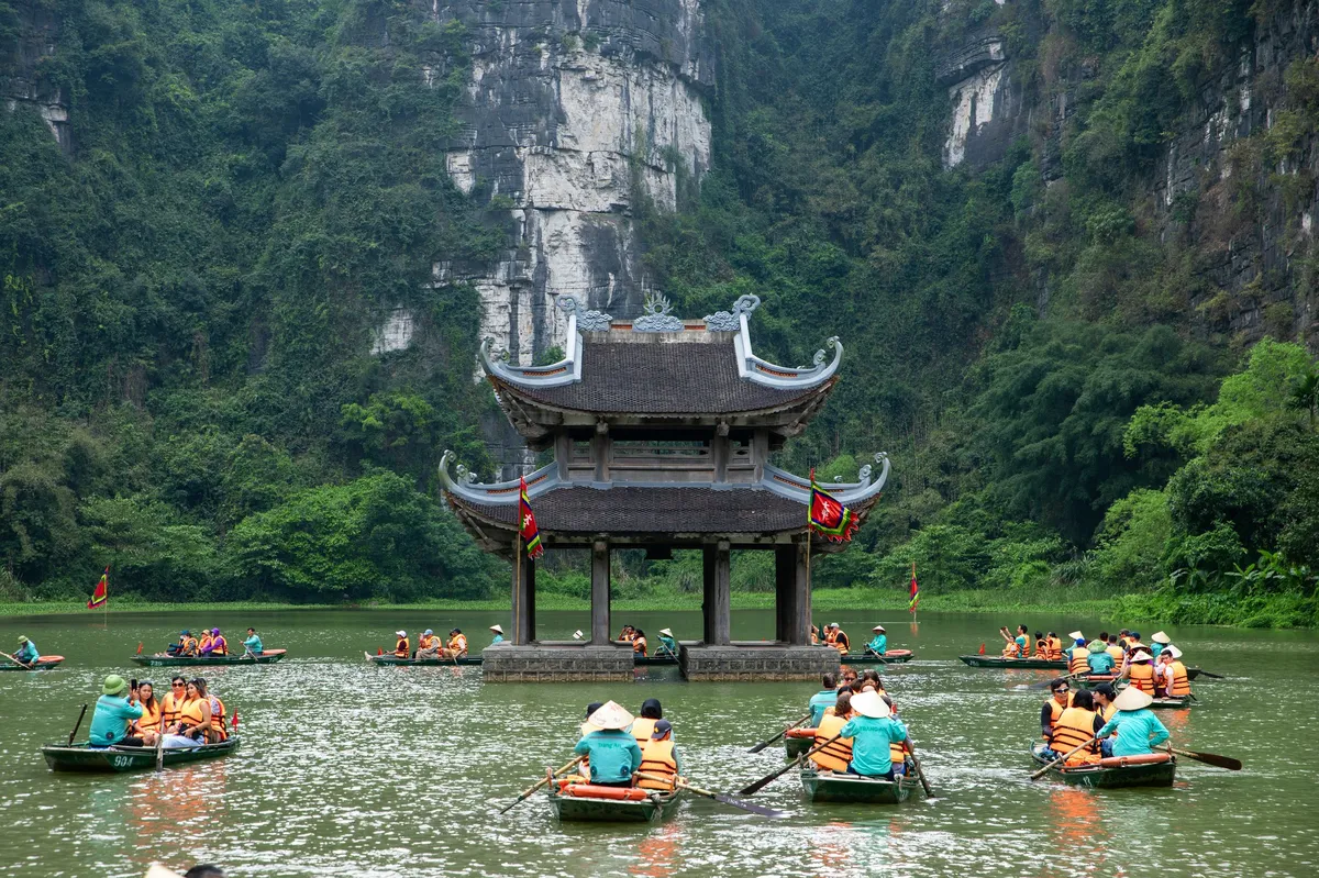 Hành Cung Vũ Lâm - Địa điểm check-in không thể bỏ qua
