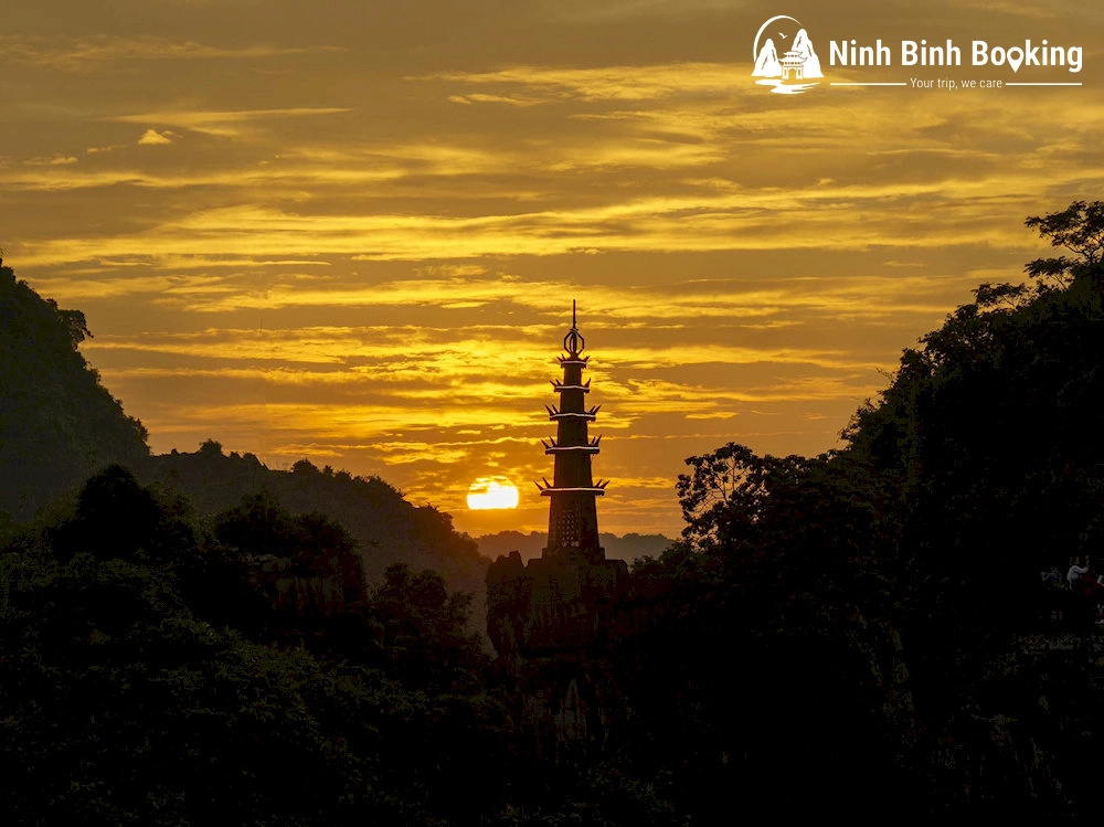  Khung cảnh hoàng hôn tuyệt đẹp tại Hang Múa Ninh Bình