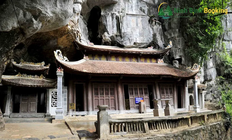 Tam Coc – Bich Dong Pagoda: Peaceful beauty in the middle of the water Ninh Binh