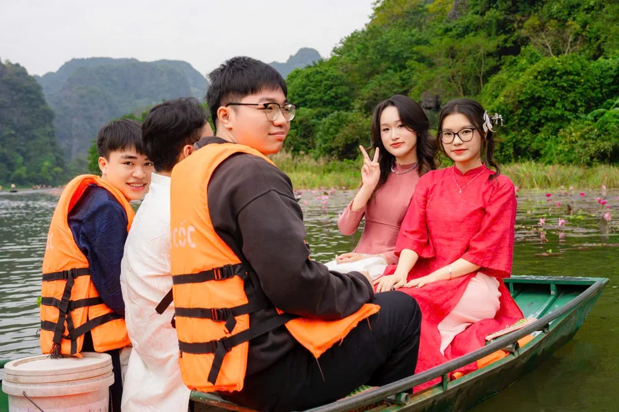 Học sinh tham gia chuyến đi thực tế tham quan Tam C&ocirc;c