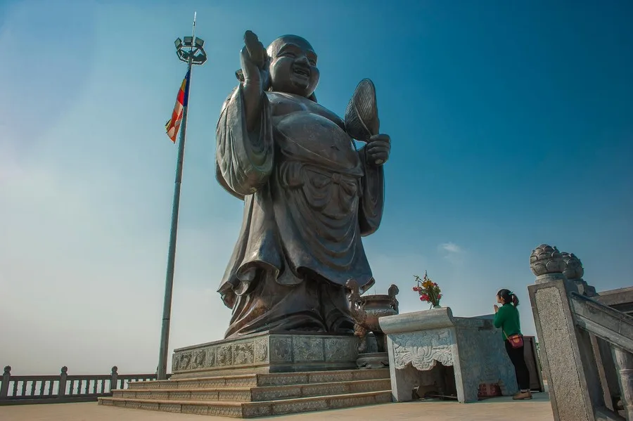 Detaillierte Rezension von Bai-Dinh-Pagode Ninh Binh – Entdecken Sie herausragende Tempel und Buddha-Statuen