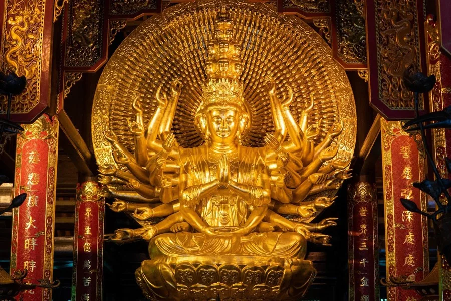 Tượng Quan &Acirc;m, ch&ugrave;a B&aacute;i Đ&iacute;nh