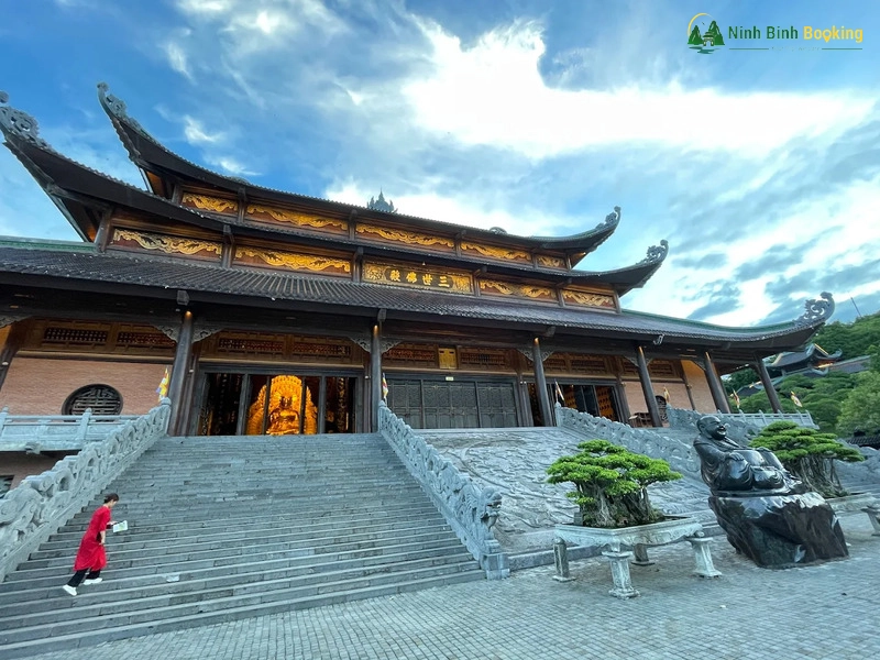 Tam The Hall, Pagoda Bai Dinh